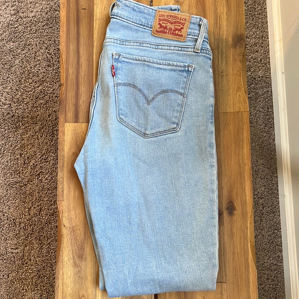 Levi’s 711 Skinny Jeans- Size 28